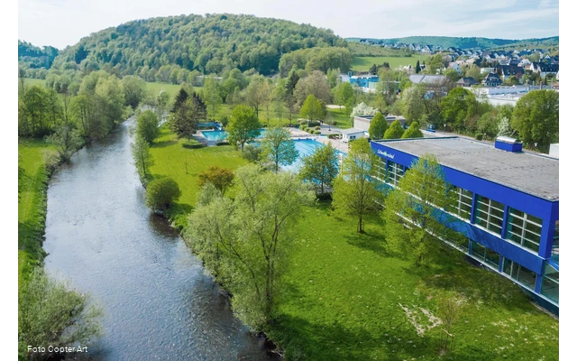 Ruhr und Schwimmbad in Meschede Foto Copter Art