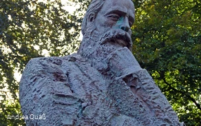 Friedrich Engels Statue