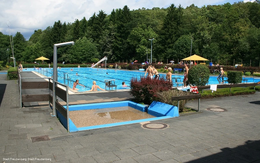 Sport und Erholung im Warmwasserfreibad Freudenberg Sport und Erholung im Warmwasserfreibad Freudenberg