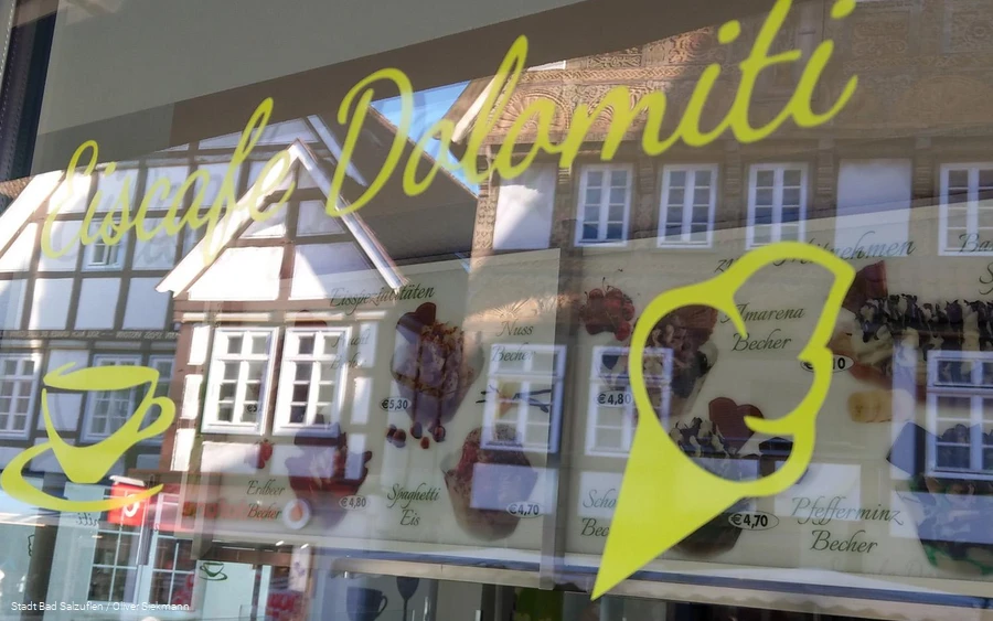 Eiscafé Dolomiti quer