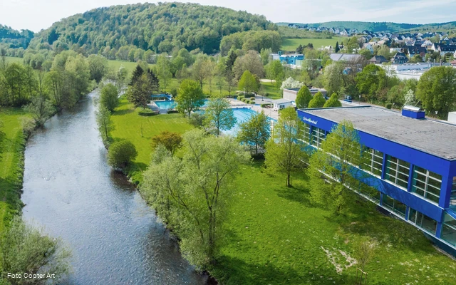 Ruhr und Schwimmbad in Meschede Foto Copter Art