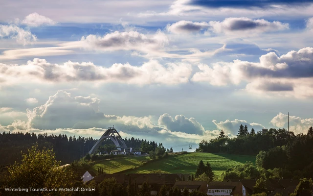 Blick auf die Skisprungschanze in Winterberg