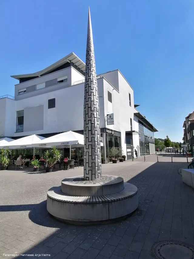 Honsel Statue blauer Stadtplatz Meschede