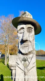 Kunst am Wegesrand - die Kantenköppe in Meschede-Wehrstapel